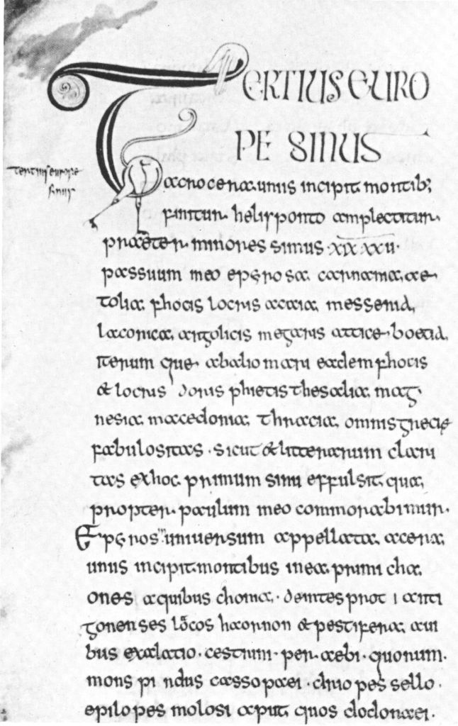 A manuscript page of Pliny's Natural History in a single column of early medieval script, opening Book 4 with a large decorated T and the heading TERTIUS EUROPAE SINUS.